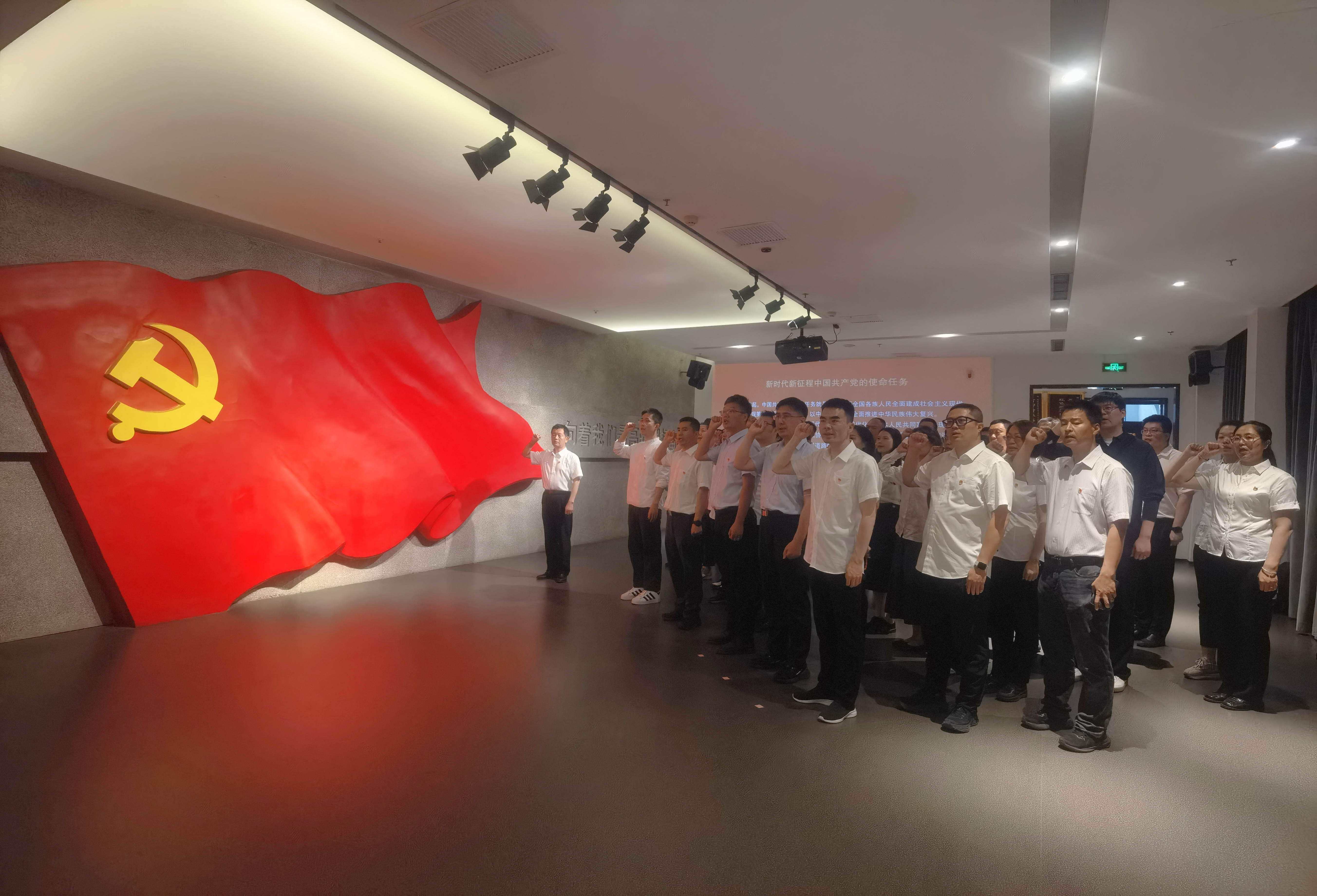 中环水务党委组织在京党支部开展深入贯彻中央八项规定精神实践教育活动